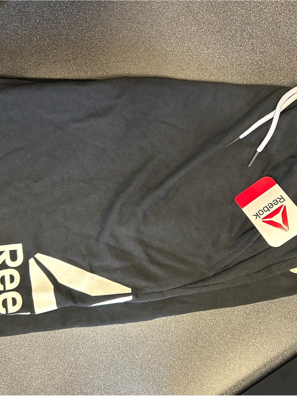 NWT men’s Reebok lifestyle 10” shorts Medium - Picture 5 of 8